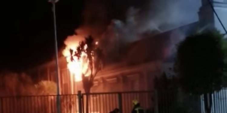 Incendio afecta a una Iglesia en Lautaro