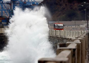 Pronostican marejadas anormales desde Arica a Aysén: peak será este fin de semana
