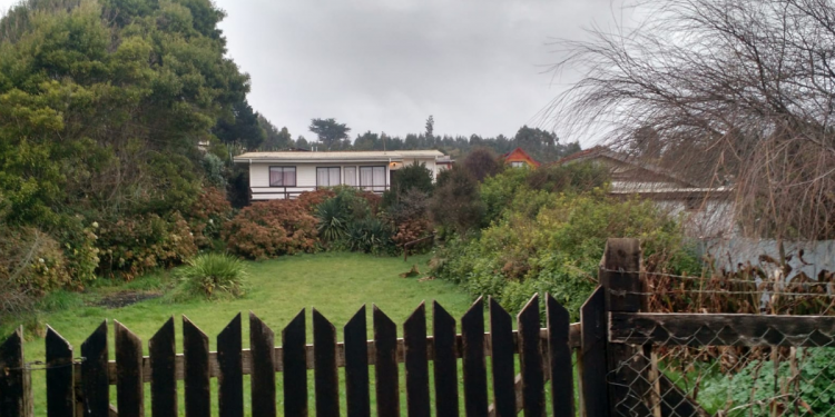 Se toman casa a metros de retén de Carabineros en Quidico: son «narcotraficantes», acusa propietario