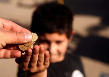 Denuncian arriendo de niñas y niños por hasta 25 mil pesos diarios para pedir limosna en Concepción