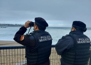 Encuentran cuerpo de hombre que ingresó a playa en El Quisco pese a marejadas