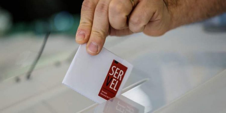 Servel rechazó 96 candidaturas a diputados de Apruebo Dignidad y 90 del Partido Republicano