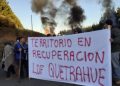 Comuneros incendian barricadas y cortan la ruta entre Traiguén y Lumaco