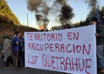 Comuneros incendian barricadas y cortan la ruta entre Traiguén y Lumaco