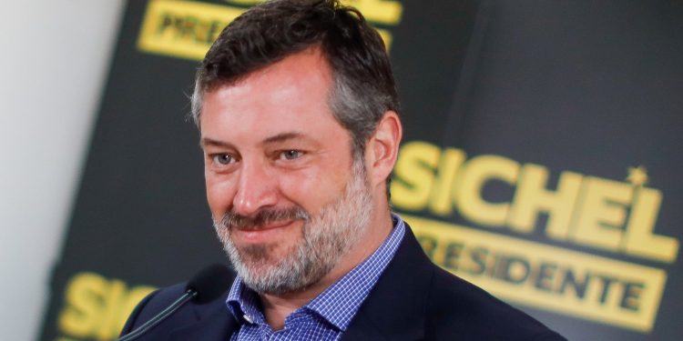 Aportes de pesqueras y boletas irregulares: revelan datos de campaña de Sichel a diputado en 2009