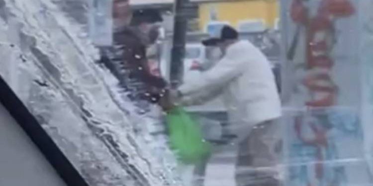 Golpean a adulto mayor discapacitado para robarle $3 mil: detenido quedó en prisión preventiva