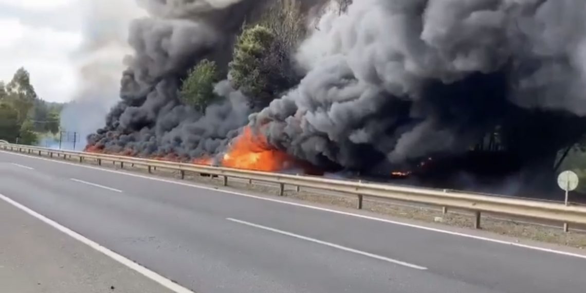 Camión que transportaba combustible se incendió en la Ruta 5 Sur, en la región de La Araucanía