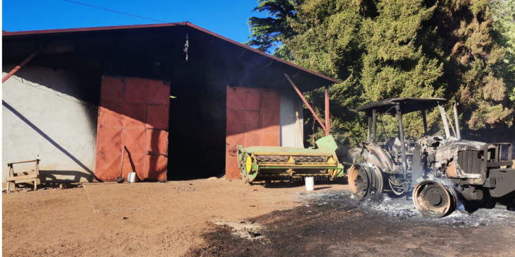 Encapuchados atacan fundo de diputado Rathgeb en Traiguén y queman un camión en centro de Collipulli