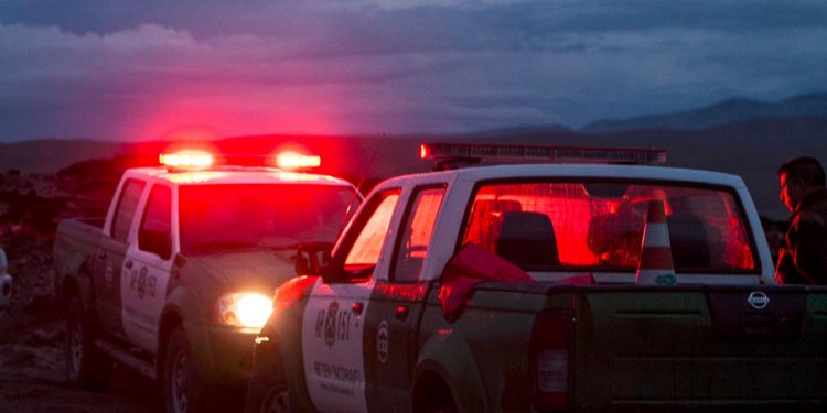 Encapuchados armados roban camioneta y pertenencias a trabajadores de la salud en camino de Ercilla