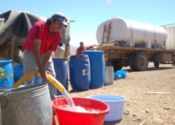 Desigualdad hídrica en Petorca: Estudio revela que proveedores de agua de camiones aljibe son agricultores de la misma zona
