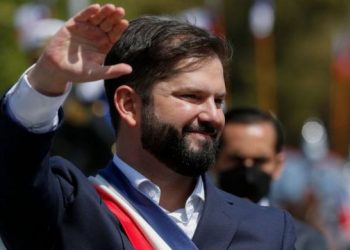 Presidente Boric participa en ceremonia rogativa con Pueblos Originarios en La Moneda