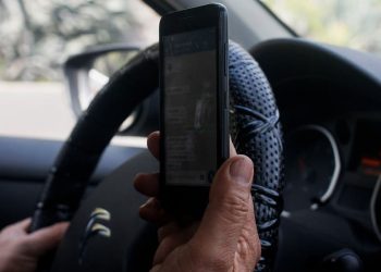Comenzó a regir la Ley No Chat: Aumenta las penas para quienes vean el teléfono cuando manejan
