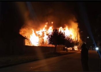 Incendio consume casona en remodelación de Capitán Pastene: propietario había sido amenazado