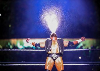 Triple H, estrella de la WWE, anuncia su retiro como luchador después de una cirugía cardíaca