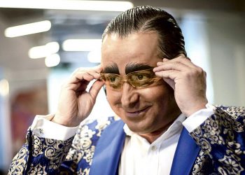 «Pinchazos» telefónicos sin control: las escuchas de Carabineros a humoristas, actores, alcaldes, abogados y sacerdotes