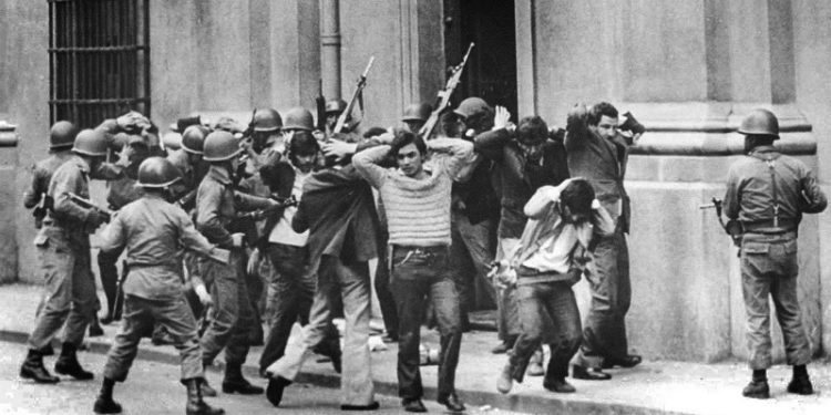 «Vergüenza»: Informe del Ejército de Chile condena ejecuciones y crímenes bajo Pinochet