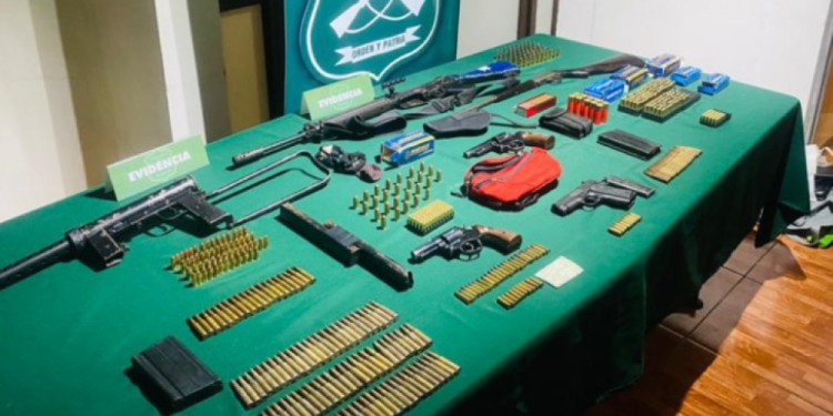 Rechazan modificar prisión preventiva a exfuncionario público de Traiguén: tenía armas y explosivos