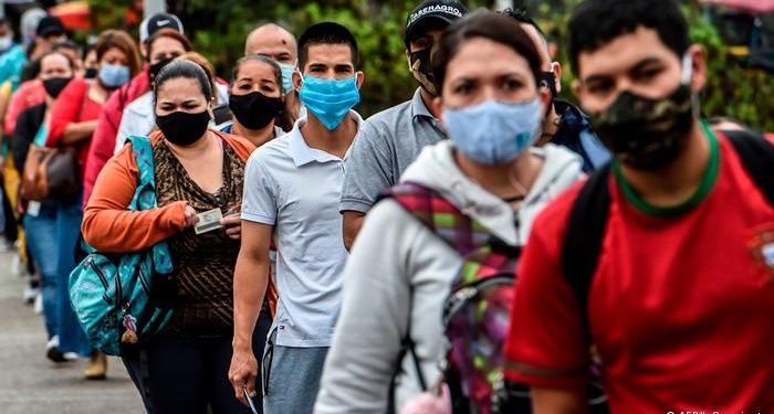 Autoridad sanitaria evalúa eliminar obligatoriedad del uso de mascarilla en espacios abiertos