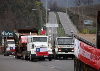Gremio de camioneros desestima participar en paro del 25 de abril