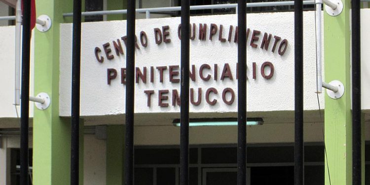 Detienen a hombre que intentó ingresar pan hallulla con marihuana a la cárcel de Temuco