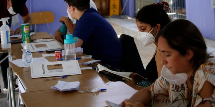 Vocales de mesa para el plebiscito: Conoce las fechas importantes