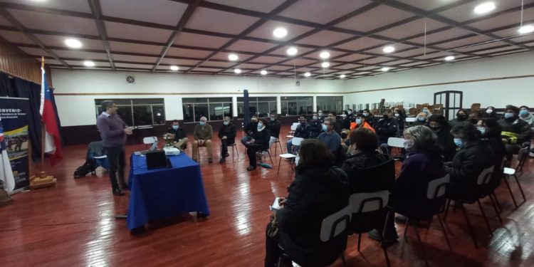 Aguas Araucanía capacita Bomberos en uso de grifos ante emergencias