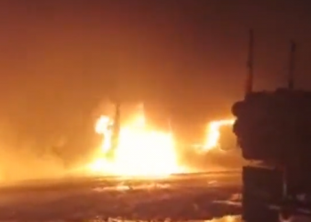 Encapuchados armados intimidan a trabajadores y queman al menos ocho camiones en predio de La Unión