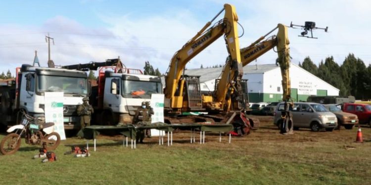 Sorprenden a seis personas robando madera en predio de Galvarino: incautan camiones y maquinaria