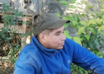 Temuco: madre de Pablo Marchant fue al frontis de fiscalía a pedir celeridad en investigación