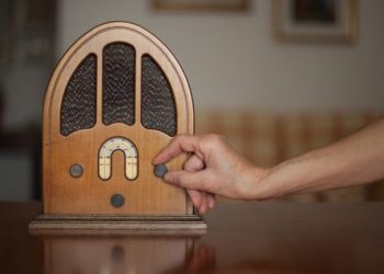 Hoy se cumplen 100 años de primera transmisión radial en Chile