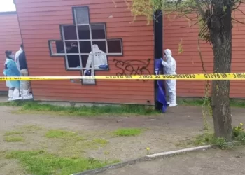 Investigan asesinato en Galvarino tras hallazgo de un cuerpo en el acceso a camarines de una cancha