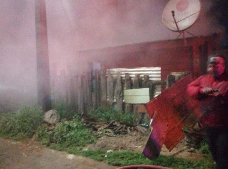 Joven con problemas de movilidad muere en incendio que afectó 2 viviendas en Padre Las Casas