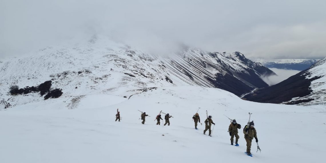 Tres militares están extraviados tras internarse al volcán Puntiagudo: Ejército coordina búsqueda