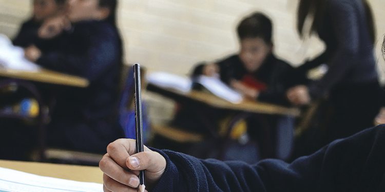 Acusan que menor de 14 años se quitó la vida por sufrir bullying en colegio de Traiguén