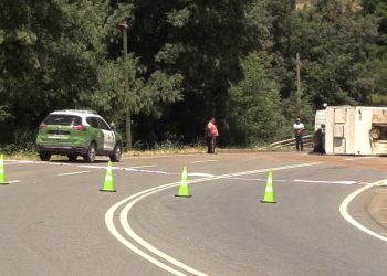 Un muerto y dos heridos deja volcamiento de camión entre Traiguén y Galvarino