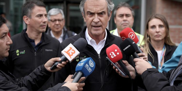 Presidente de CMPC visitó a conductor de camión forestal herido a bala: “En los últimos tres años hemos tenido 75 atentados a personas que nos prestan servicios de transporte”