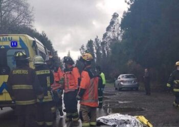 Mujer muere tras impactar con montículo de tierra en ruta que une Villarrica con Freire