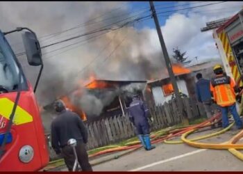 Incendio deja dos viviendas destruidas en Los Álamos