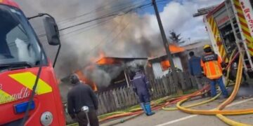 Incendio deja dos viviendas destruidas en Los Álamos